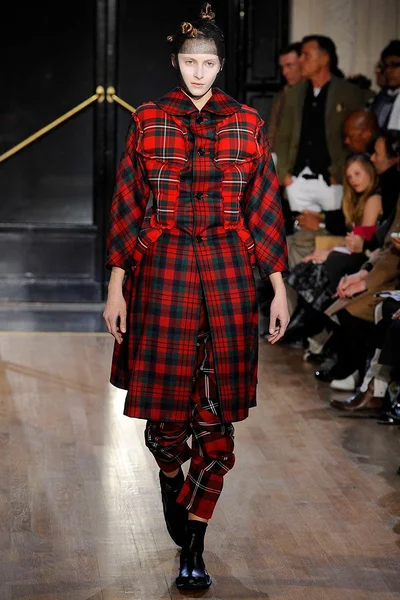 Look 18